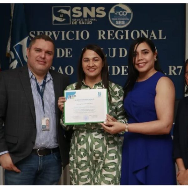 Reconocen a la Licda. Niberka Torres por su destacado desempeño como psicóloga en el Hospital Provincial General Santiago Rodríguez