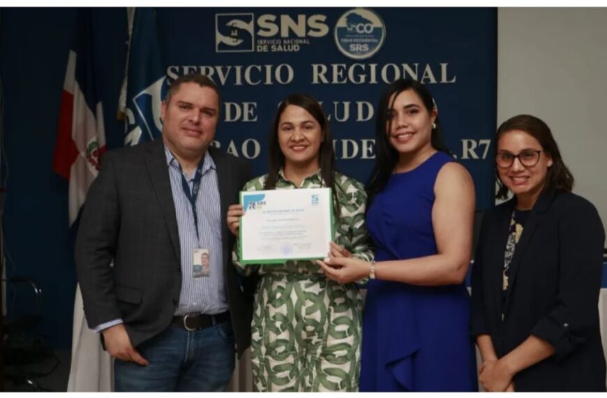 Reconocen a la Licda. Niberka Torres por su destacado desempeño como psicóloga en el Hospital Provincial General Santiago Rodríguez