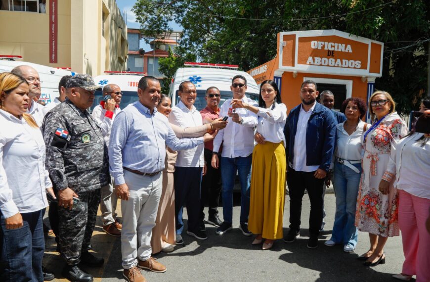 Sistema 9-1-1 entrega moderna ambulancia en Santiago Rodríguez para fortalecer la atención interhospitalaria